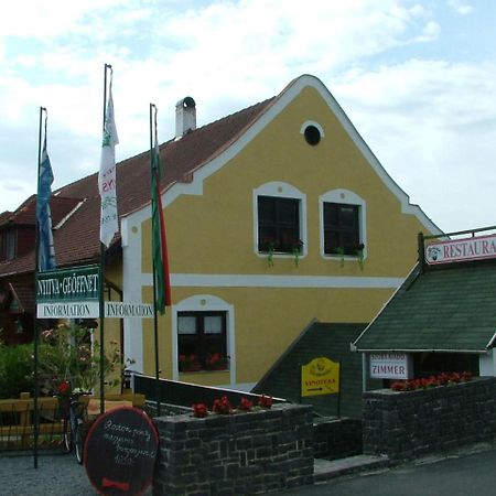Borbarátok Panzió Badacsonytomaj Exterior foto
